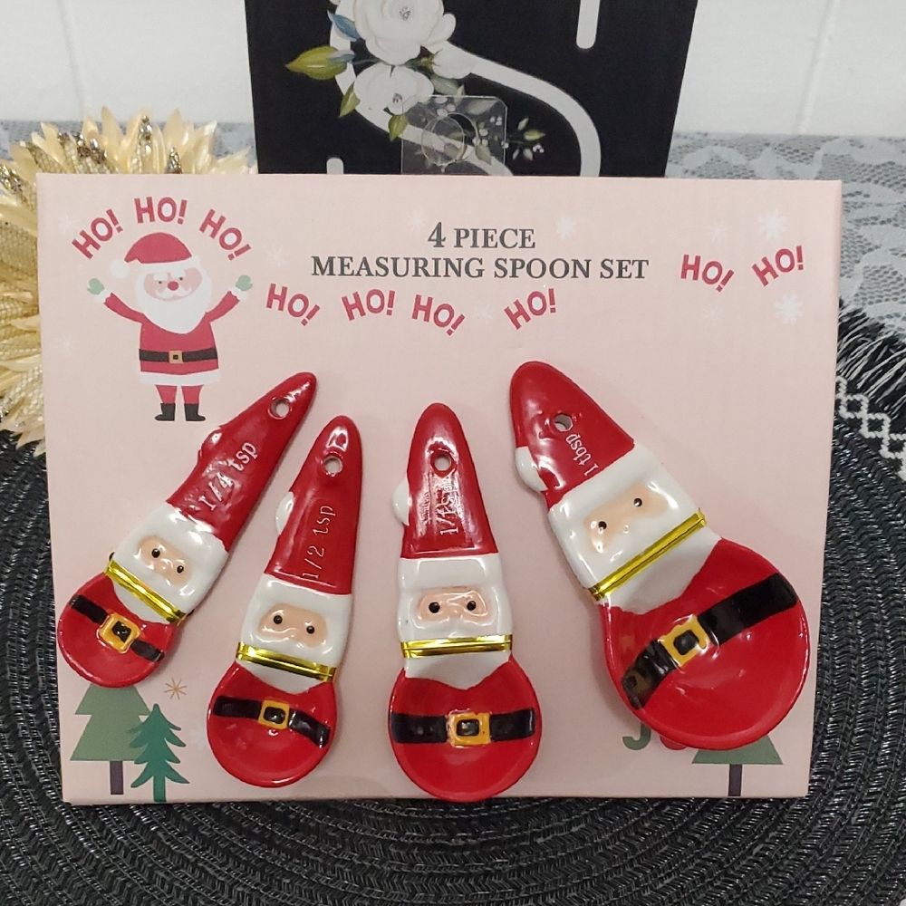 Tabletops Unlimited Holiday Measuring Spoon Set